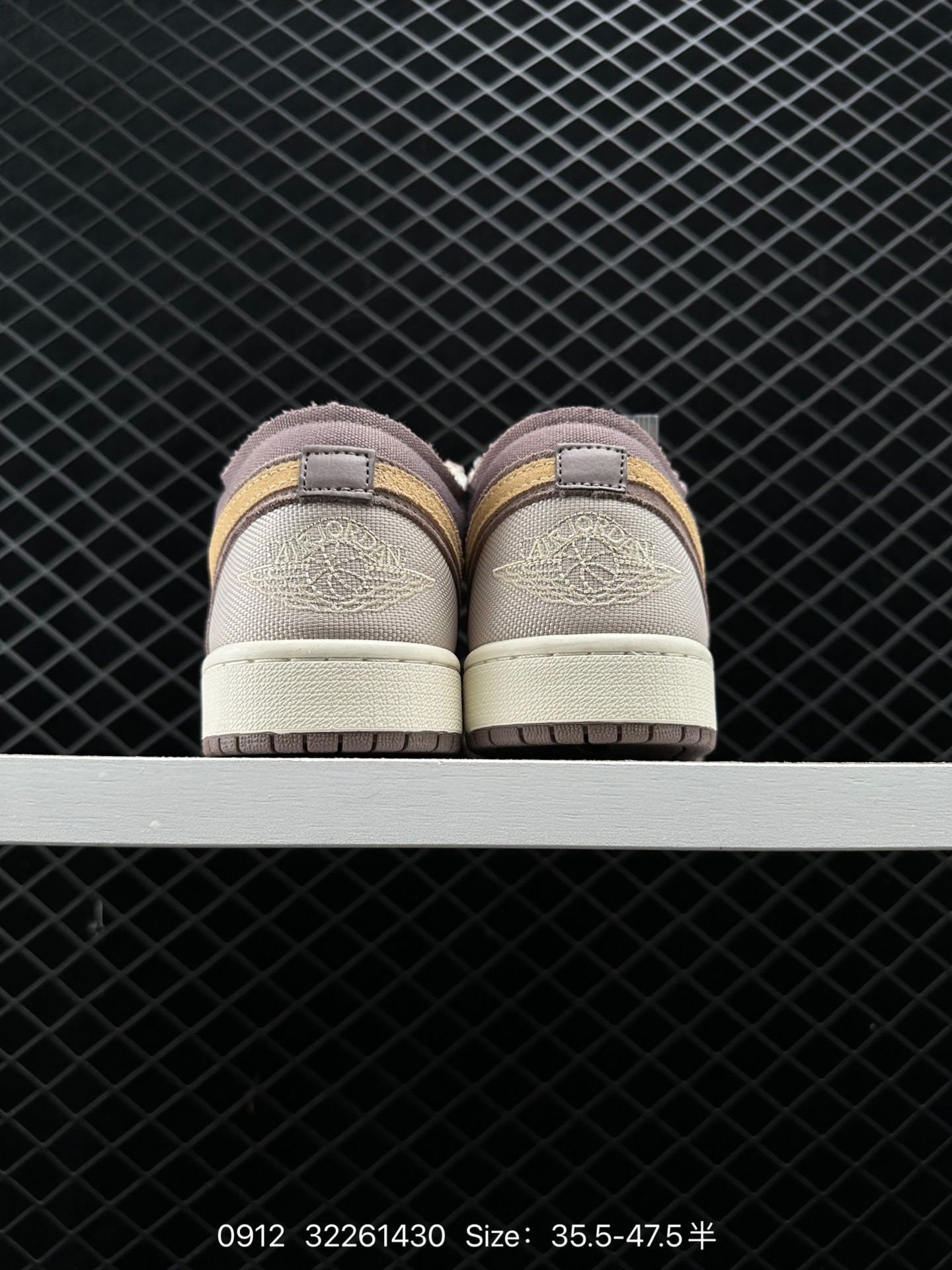 NIKE  Air Jordan 1 Low